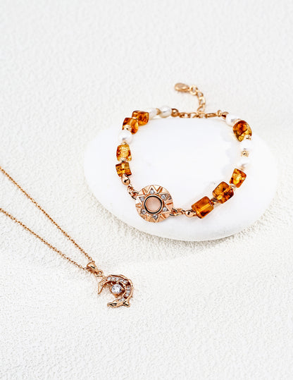 Dainty Crescent Moon Necklace