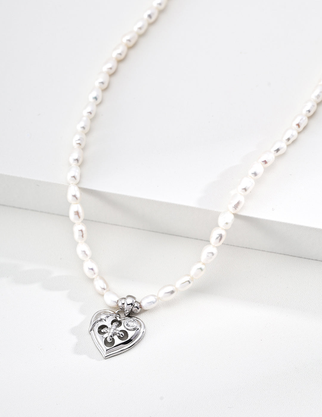 Dainty Heart Pearl Necklace