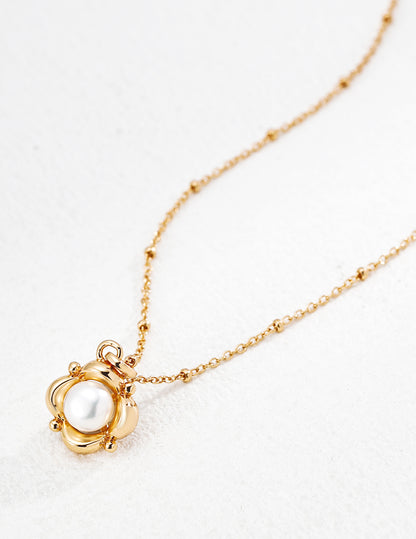 Dainty Pearl Flower Necklace