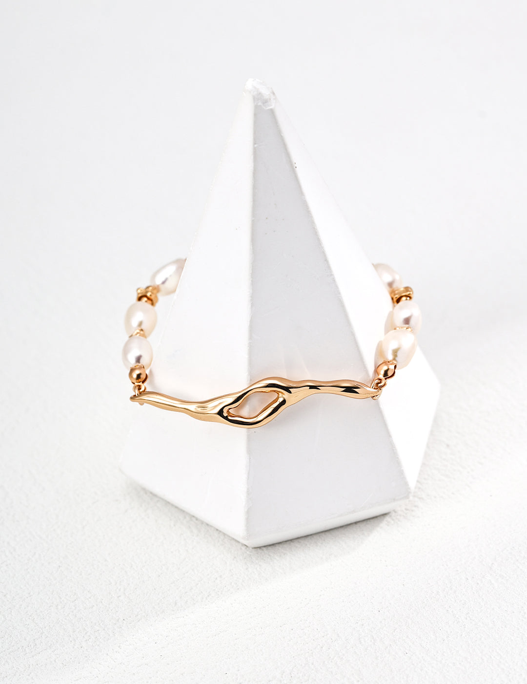 Gold Pearl Bracelet – Organic Wave Design