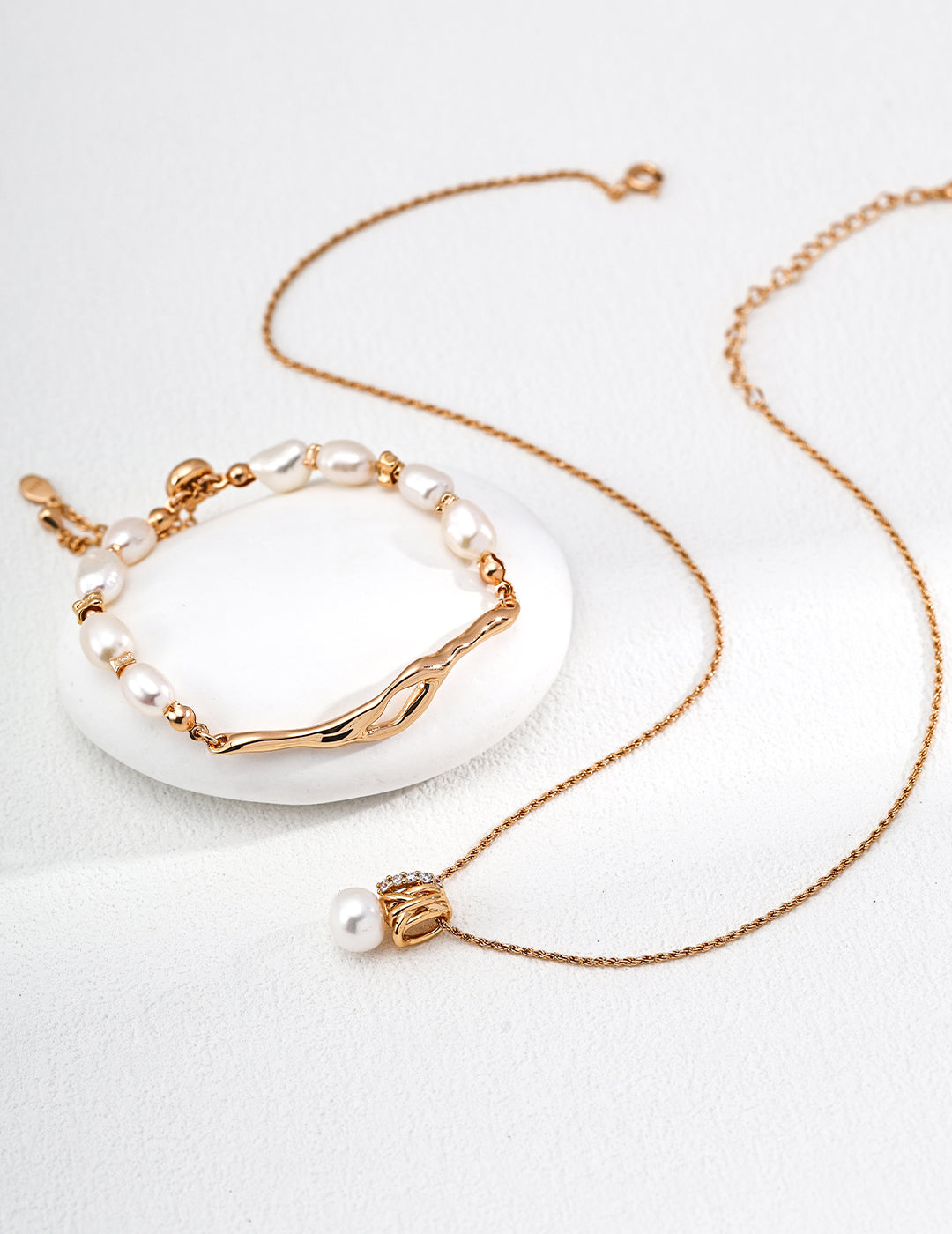 Gold Pearl Bracelet – Organic Wave Design