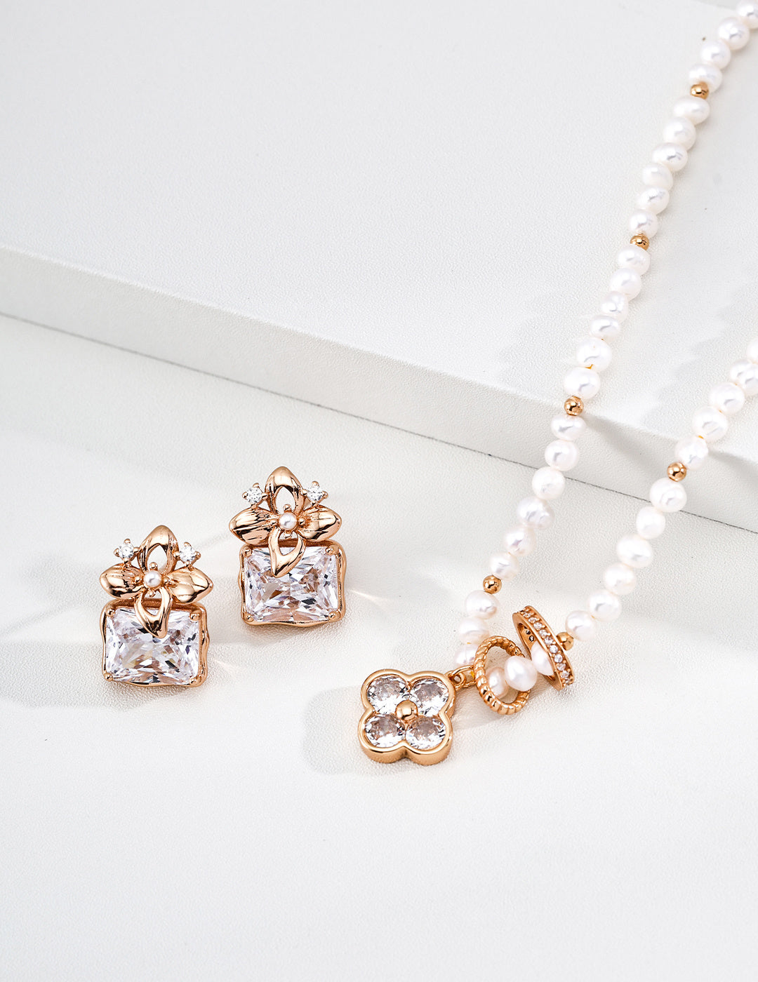 Lucky Clover Pearl Necklace