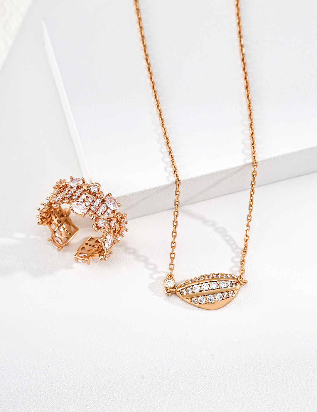 Minimal Gold Leaf Necklace