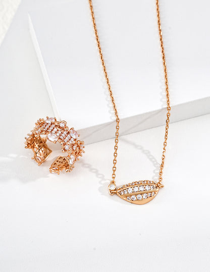 Minimal Gold Leaf Necklace